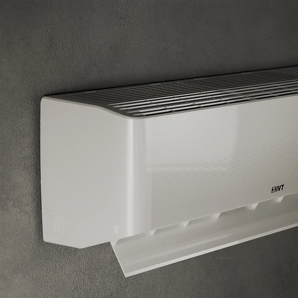 Närbild på en vit IVT fläktkonvektor monterad på vägg, visad från sidan.